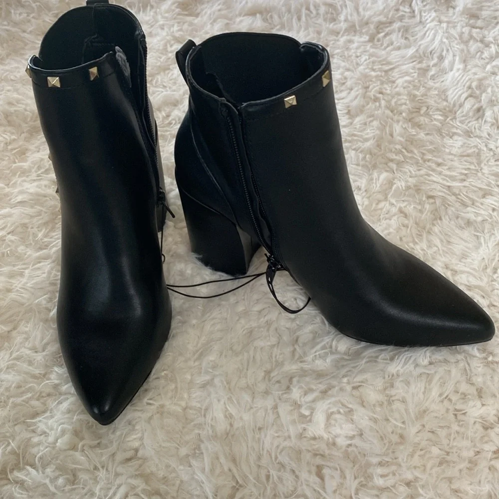 New Mari A. Black boots - Picture 2 of 8